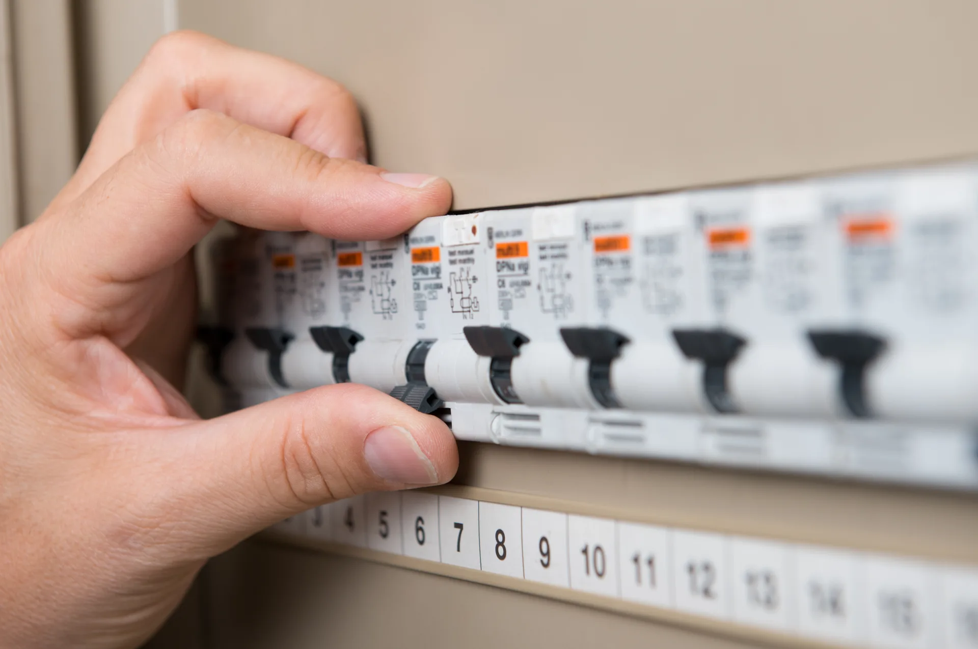 Electrician Lake Haven, licensed electricians serving Lake Haven